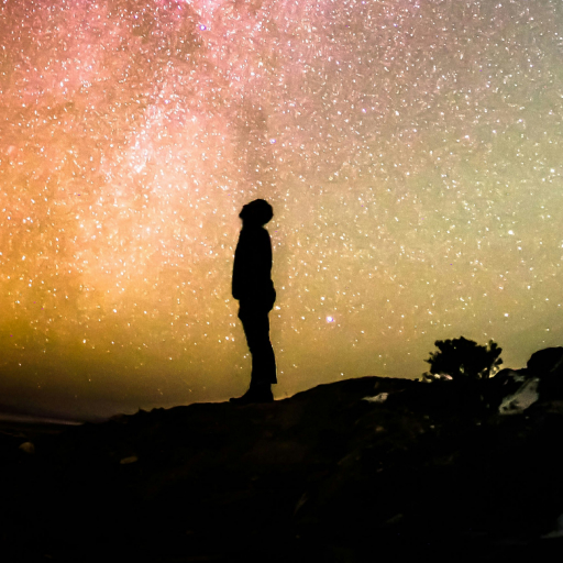 Stos pokruszonych obrazów